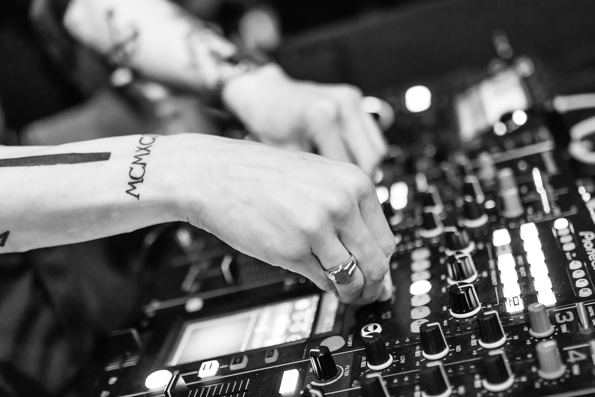 Ways Musicians Can Make Money- Get a job as a DJ